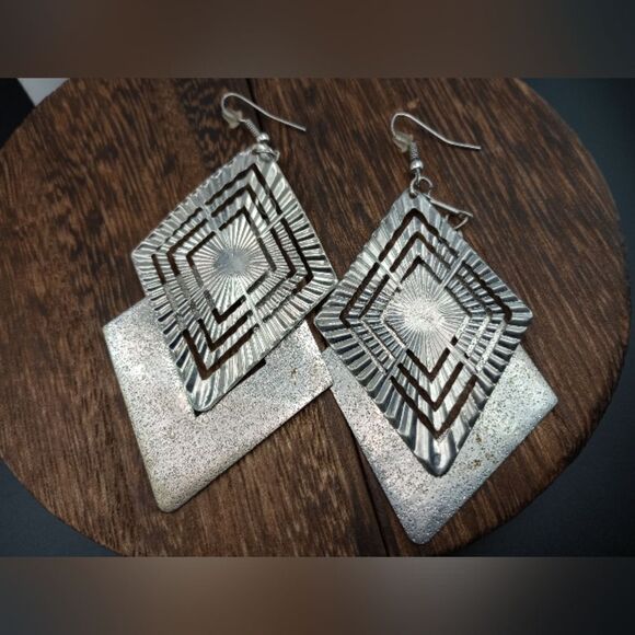 Elegant essence Cleopatra earrings E227 - Picture 1 of 3